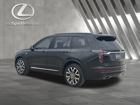 Used 2023 Cadillac XT6 Sport image 2