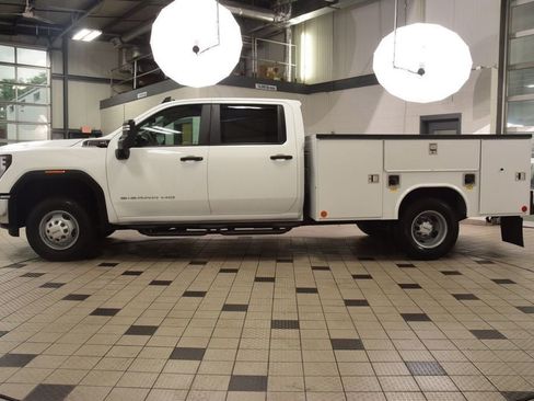 Used 2026 GMC Sierra 3500 Pro w/ Convenience Package AWD/4WD image 3