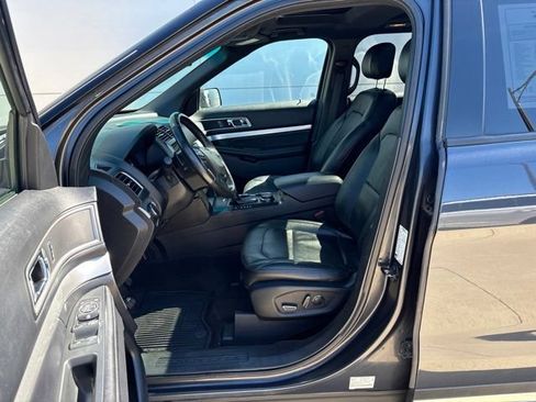 Used 2017 Ford Explorer XLT w/ Equipment Group 202A AWD/4WD image 9