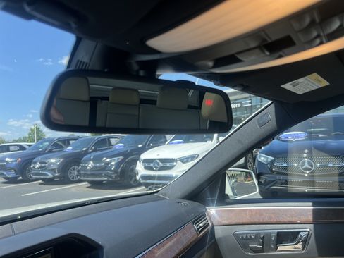 Used 2011 Mercedes-Benz E 350 BlueTEC Sedan image 27