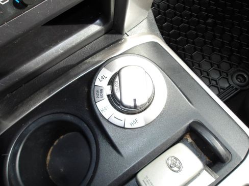 Used 2015 Toyota 4Runner Limited AWD/4WD image 22