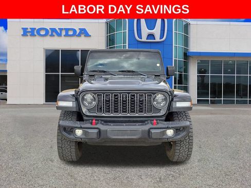 Used 2024 Jeep Gladiator Rubicon AWD/4WD image 15