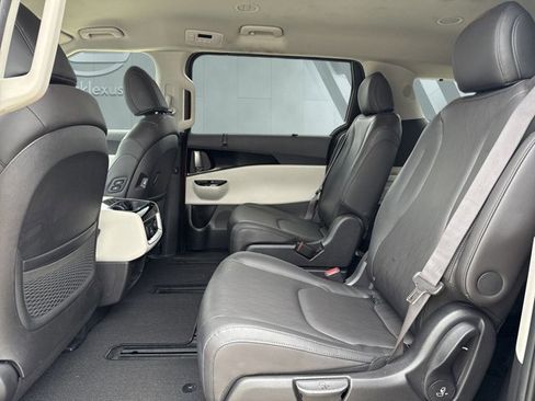 Used 2024 Kia Carnival SX image 12