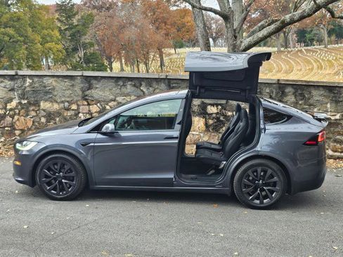 Used 2022 Tesla Model X image 9