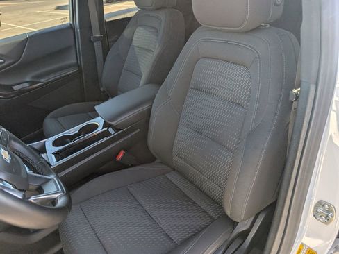 Used 2025 Chevrolet Equinox LT image 9