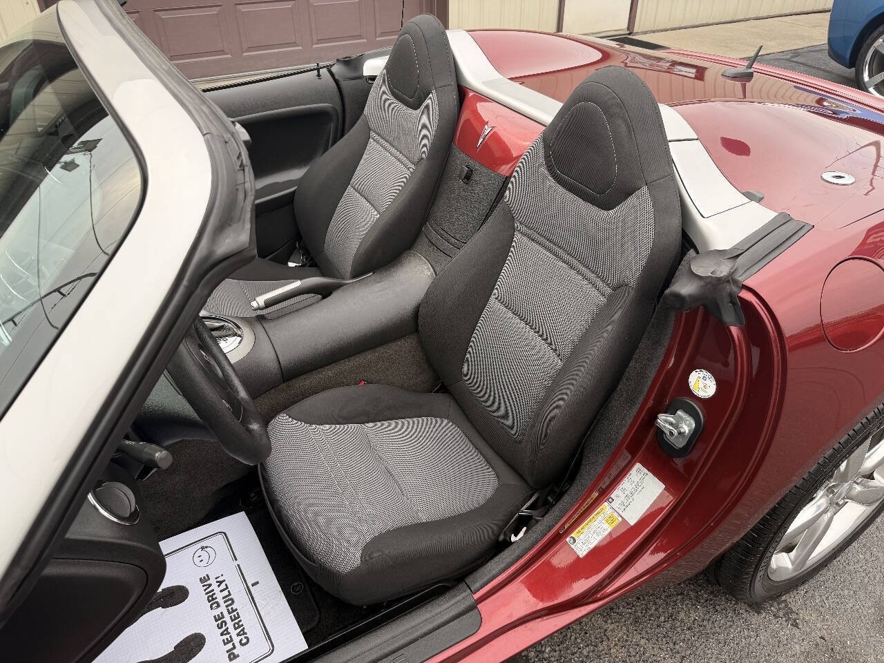 Used 2009 Pontiac Solstice Convertible w/ Preferred Package RWD image 28