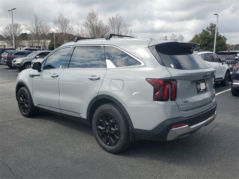 Certified 2025 Kia Sorento S image 6