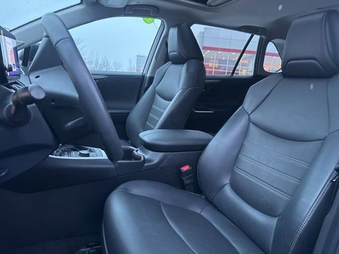 Used 2023 Toyota RAV4 Limited image 10