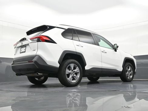 Used 2022 Toyota RAV4 XLE w/ Convenience Package FWD image 27