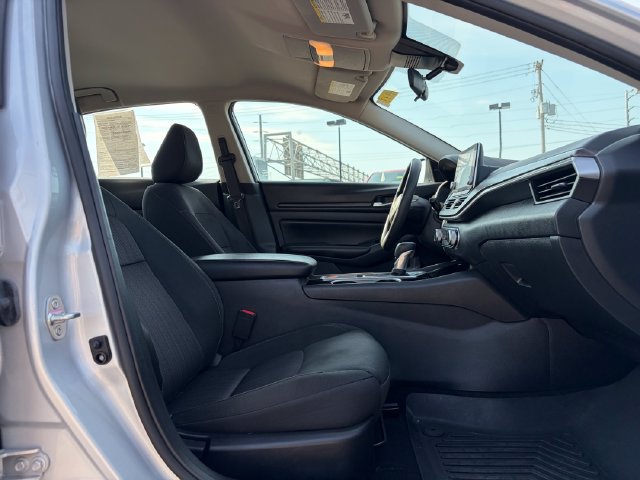 Used 2024 Nissan Altima 2.5 SV AWD/4WD image 18