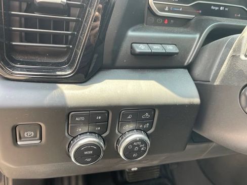 Used 2022 GMC Sierra 1500 AT4 w/ Technology Package AWD/4WD image 8