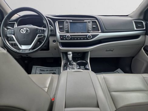 Used 2018 Toyota Highlander XLE AWD/4WD image 10