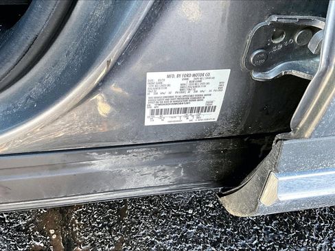 Used 2021 Ford Explorer XLT image 4