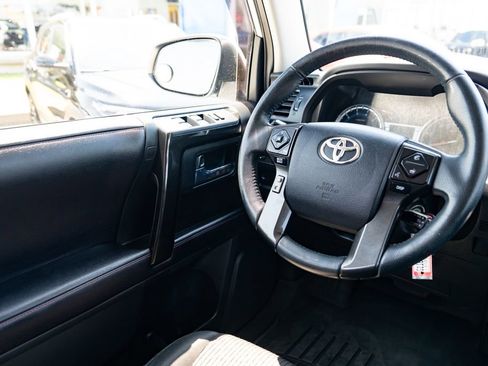 Used 2018 Toyota 4Runner TRD Off-Road AWD/4WD image 12