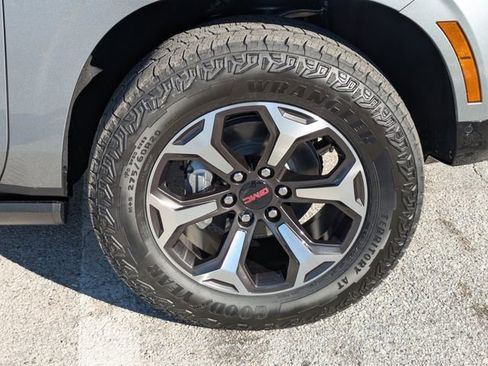 New 2026 GMC Yukon XL AT4 Ultimate w/ LPO, Illumination Package AWD/4WD image 10