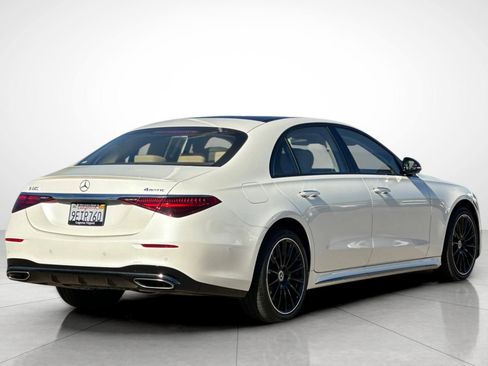 Used 2023 Mercedes-Benz S 500 4MATIC image 2