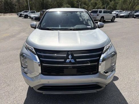 Used 2025 Mitsubishi Outlander SE FWD image 6