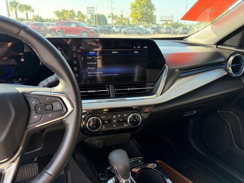 Used 2025 Chevrolet Trax LT w/ Driver Confidence Package FWD image 20