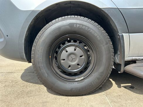 Used 2024 Mercedes-Benz Sprinter 2500 image 4