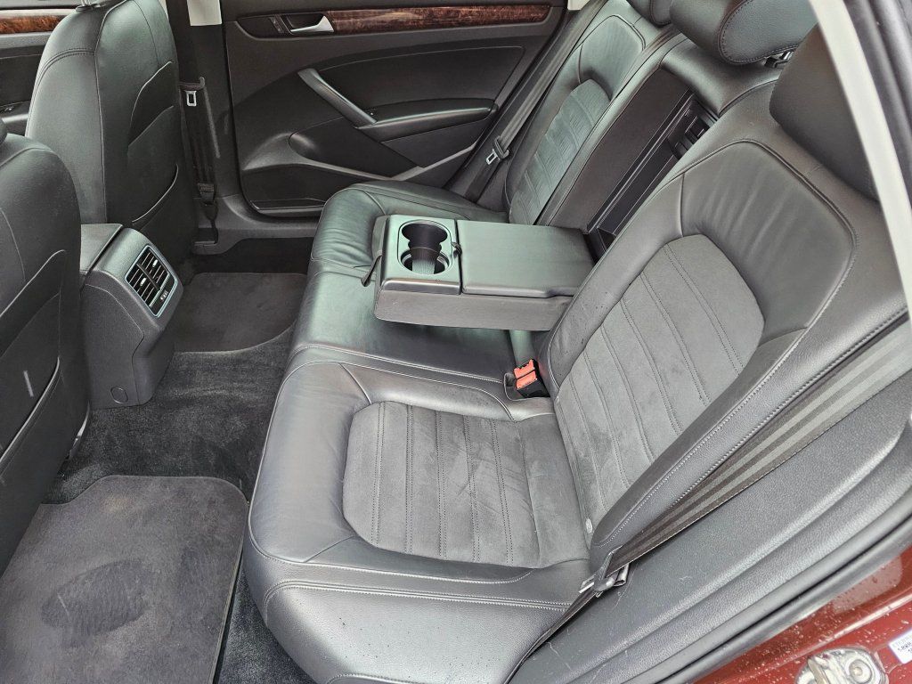 Used 2013 Volkswagen Passat TDI SEL Premium FWD image 25