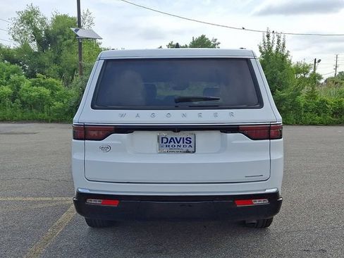 Used 2024 Jeep Wagoneer L Series II w/ Flexible Seating Group AWD/4WD image 5