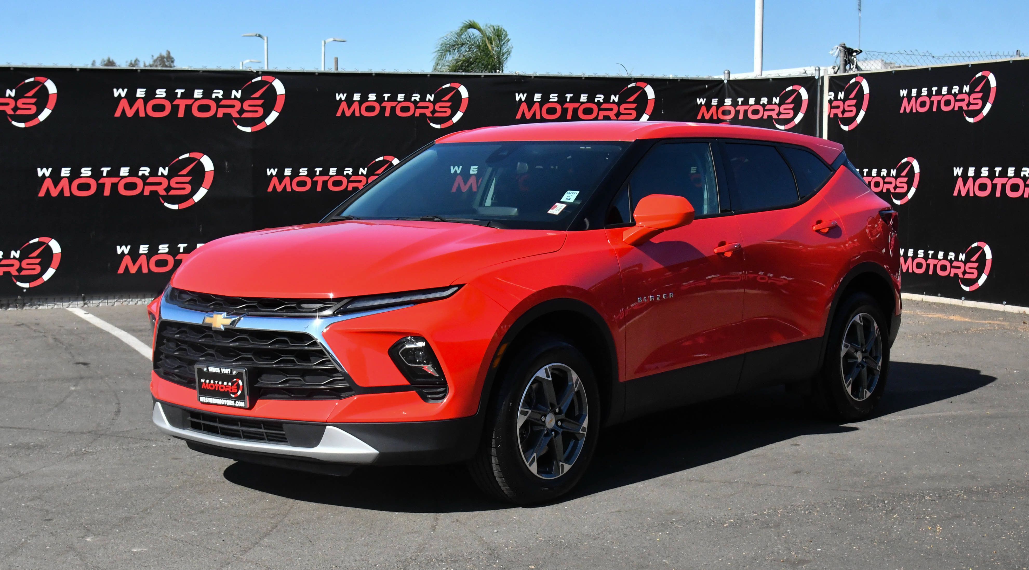 Used 2025 Chevrolet Blazer LT FWD image 3