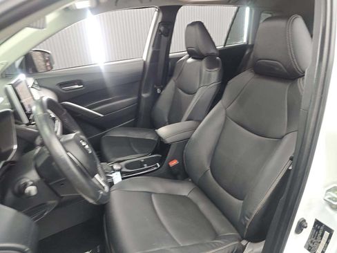 Used 2023 Toyota Corolla Cross XLE w/ Convenience Package FWD image 9