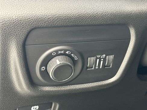 Used 2023 Jeep Grand Cherokee Altitude AWD/4WD image 10