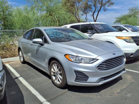 Used 2019 Ford Fusion SE FWD image 2