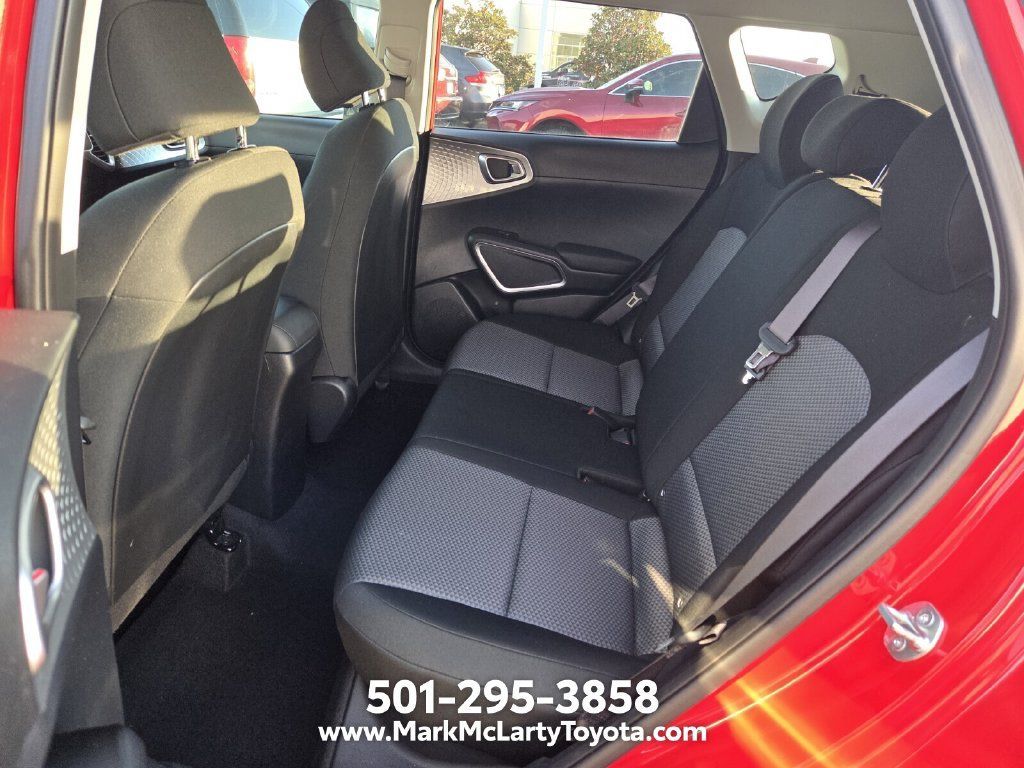 Used 2024 Kia Soul LX FWD image 9