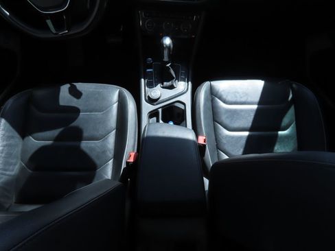 Used 2019 Volkswagen Tiguan SEL Premium image 9