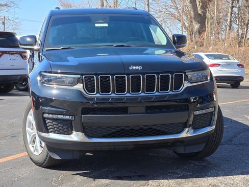 Used 2023 Jeep Grand Cherokee L Limited w/ Luxury Tech Group II image 3