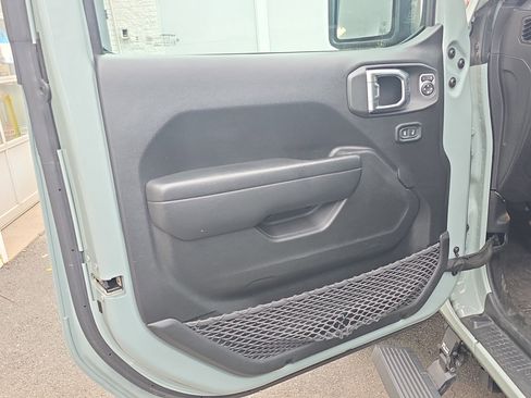 Used 2023 Jeep Wrangler Unlimited w/ Sun & Screen Package image 15