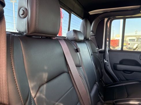 Used 2021 Jeep Gladiator Overland w/ Popular Equipment Package image 24