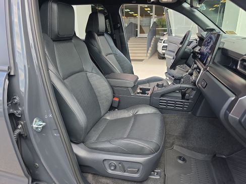 Used 2026 Toyota 4Runner TRD Off-Road Premium AWD/4WD image 18