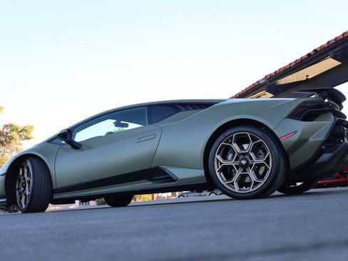 Used 2023 Lamborghini Huracan Tecnica RWD image 22