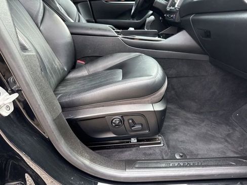 Used 2018 Maserati Levante image 24