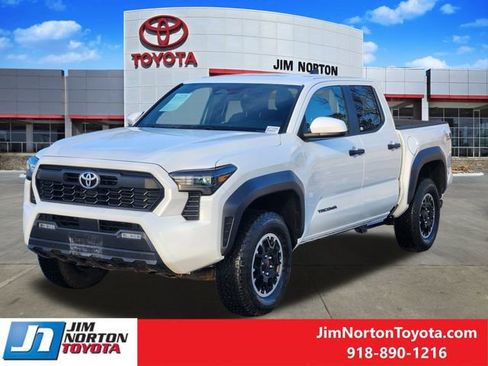 Used 2025 Toyota Tacoma TRD Off-Road image 3