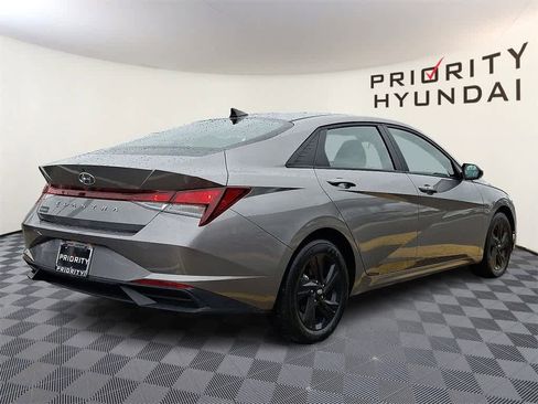 Used 2023 Hyundai Elantra SEL w/ Preferred Accessory Package image 4