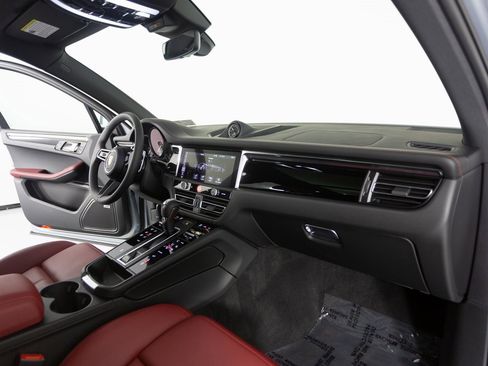 New 2026 Porsche Macan image 26