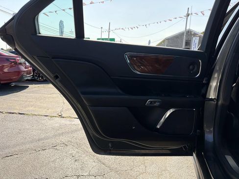 Used 2018 Lincoln Continental Reserve AWD/4WD image 31