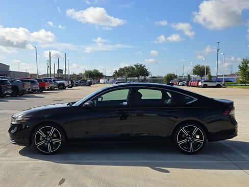 Used 2025 Honda Accord Sport image 3