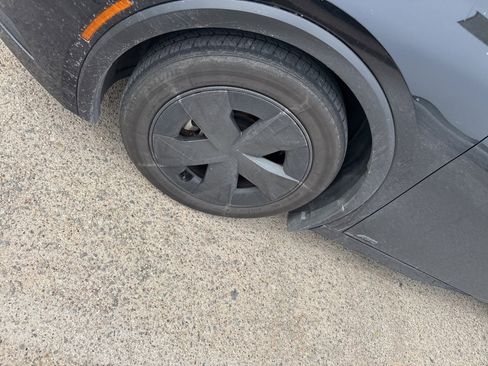 Used 2023 Toyota Prius LE image 10