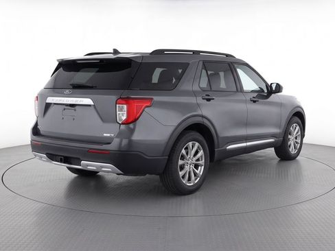 Used 2020 Ford Explorer XLT w/ Equipment Group 202A AWD/4WD image 9