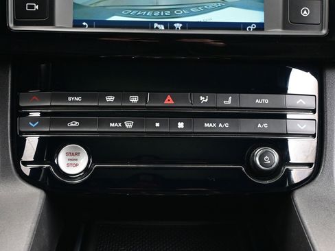 Used 2017 Jaguar F-PACE Premium image 21