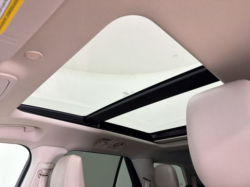 Certified 2020 Ford Explorer XLT w/ Equipment Group 202A RWD image 16