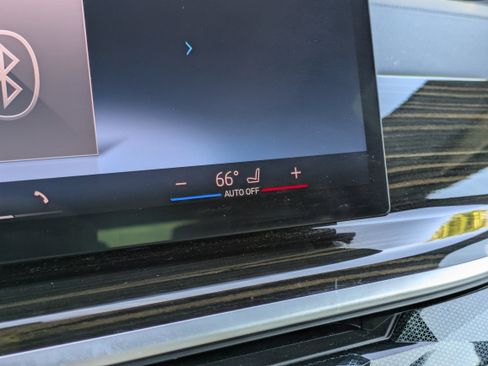 Used 2025 BMW X5 xDrive50e image 32