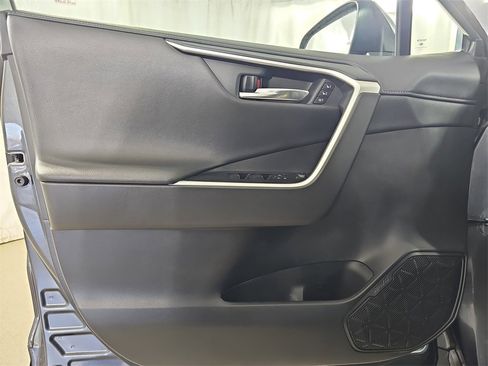 Used 2020 Toyota RAV4 Limited image 19