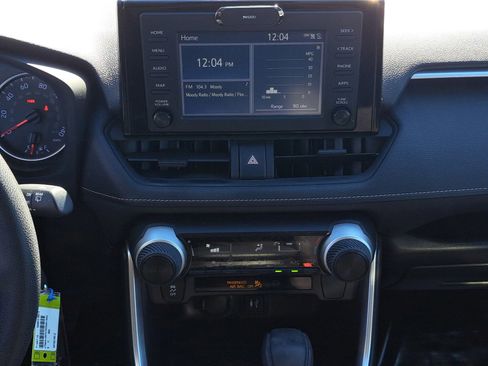 Used 2019 Toyota RAV4 LE image 27