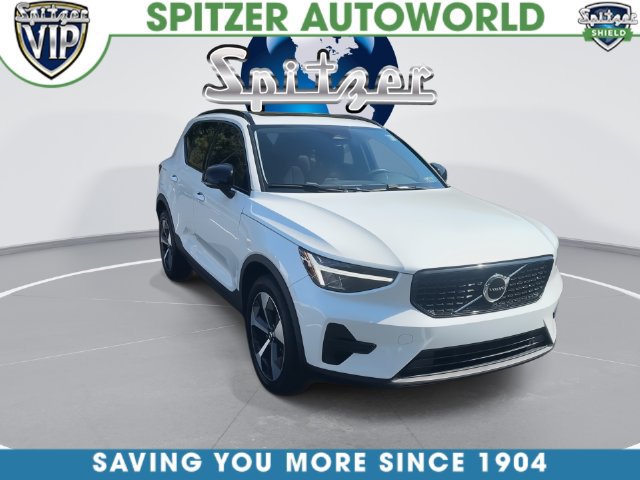 Used 2024 Volvo XC40 B5 Core AWD/4WD image 4